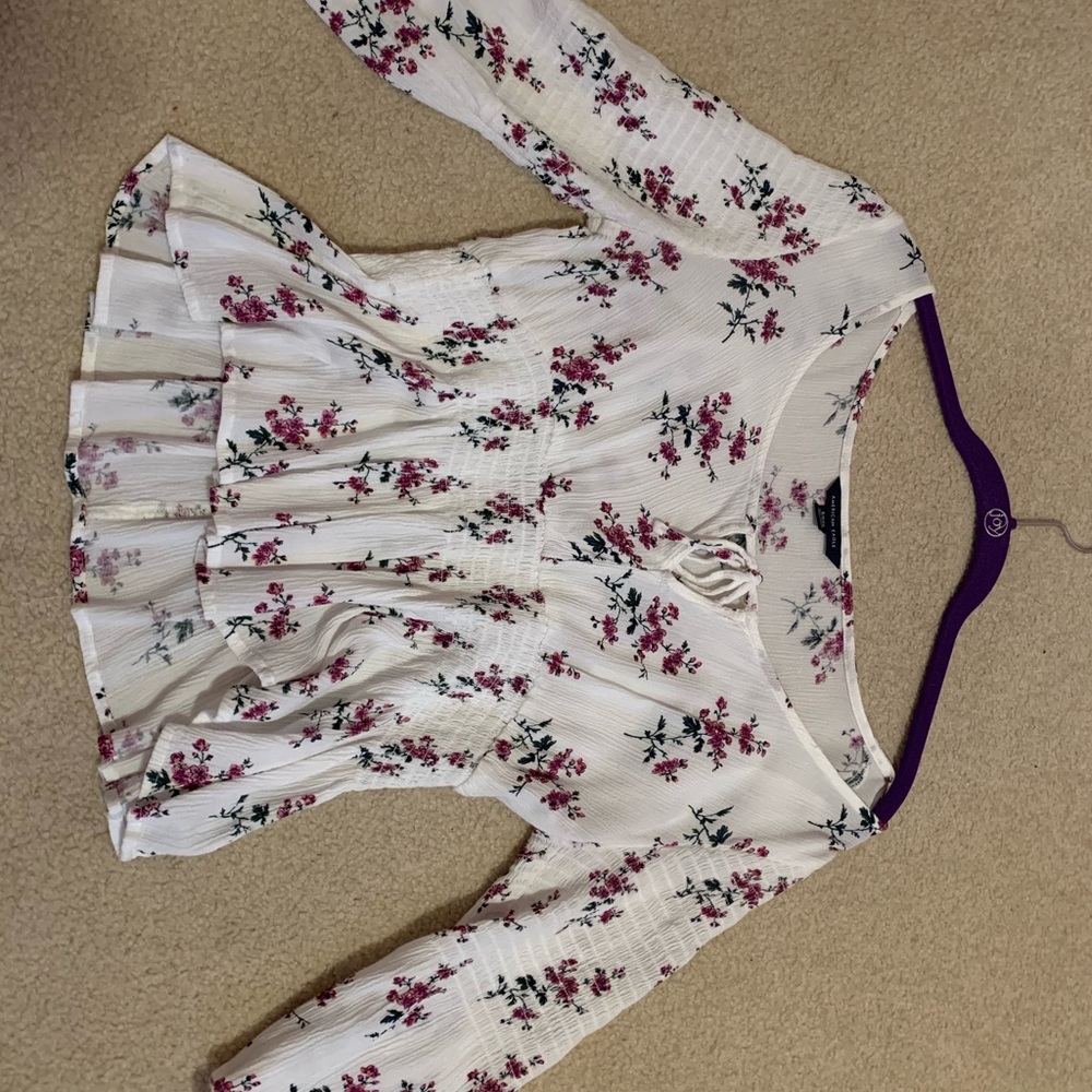 American Eagle flowy with flowers blouse